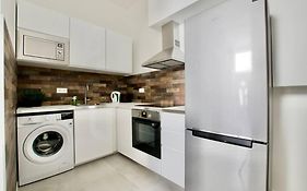 Premium Apartment By Hi5 - Central 3 Bedroom